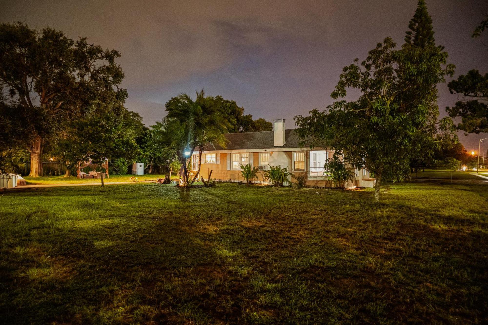 House Huge Yard Fort Myers