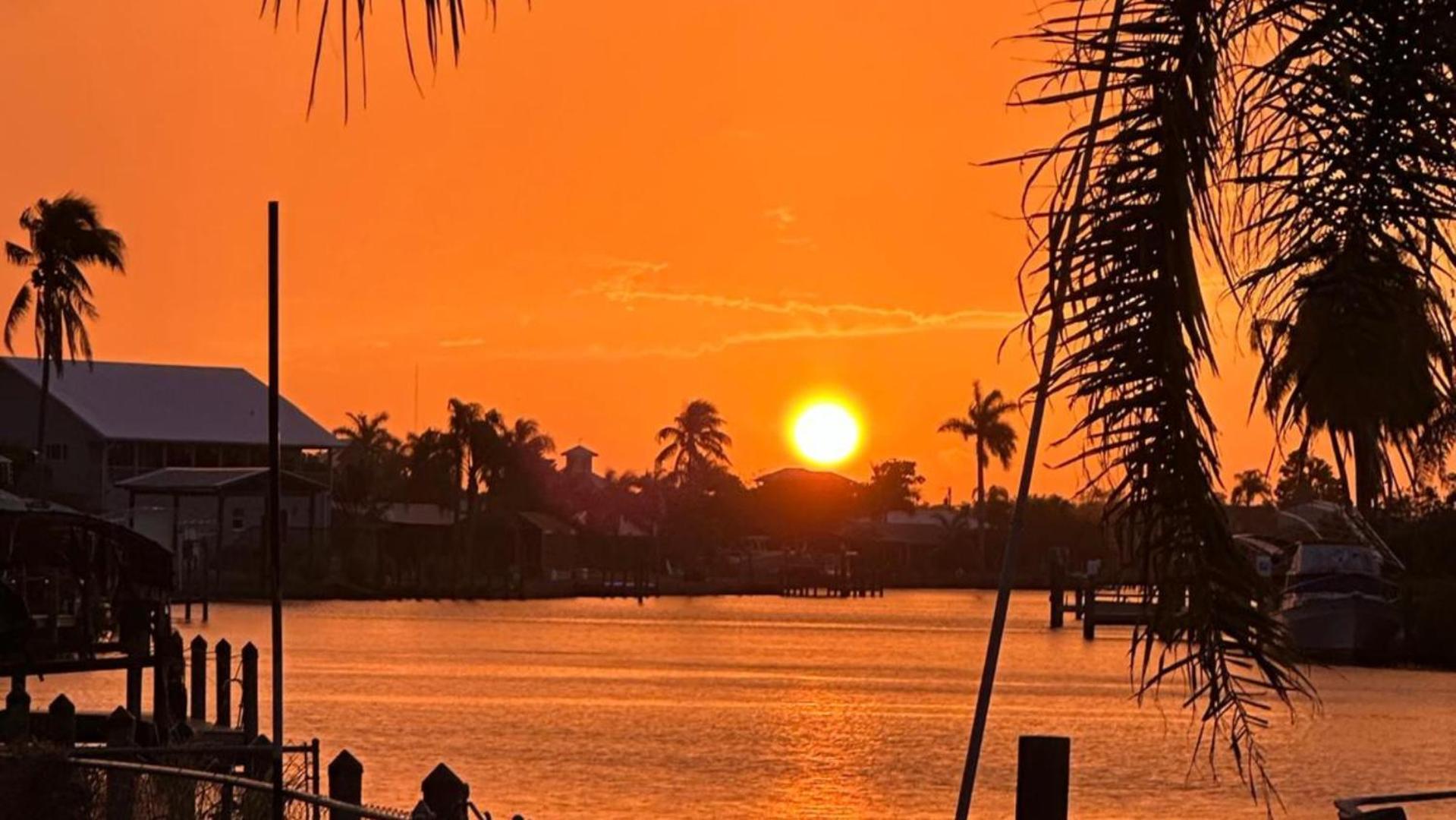 Cozy 2 Bedroom Waterfront With Heated Pool Fort Myers