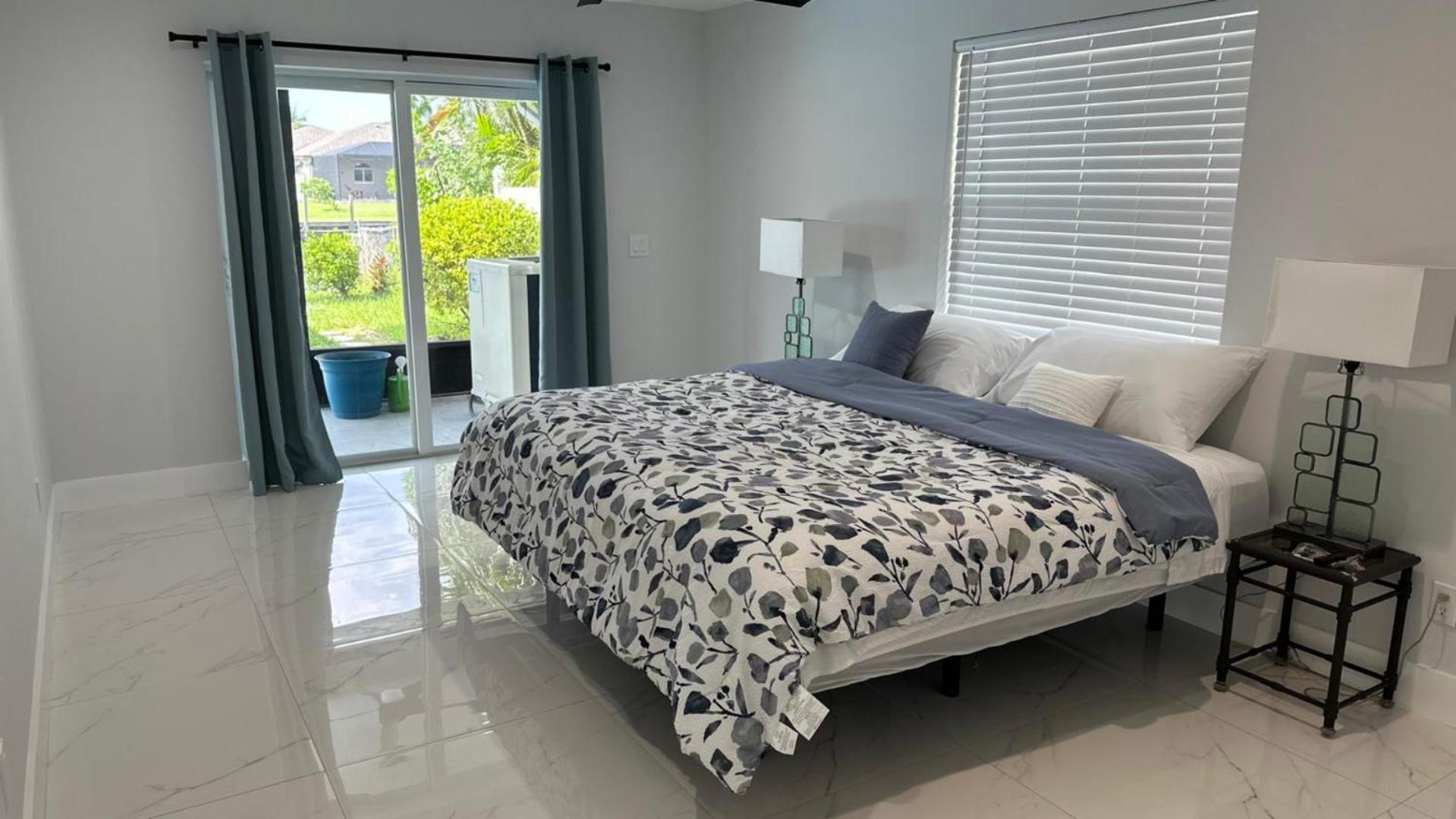 Cozy 2 Bedroom Waterfront With Heated Pool