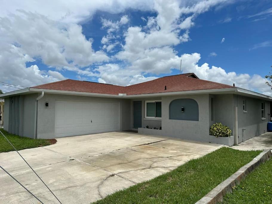 Cozy 2 Bedroom Waterfront With Heated Pool Fort Myers