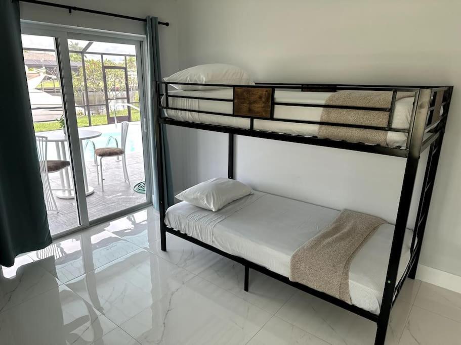 Holiday home Cozy 2 Bedroom Waterfront With Heated Pool *