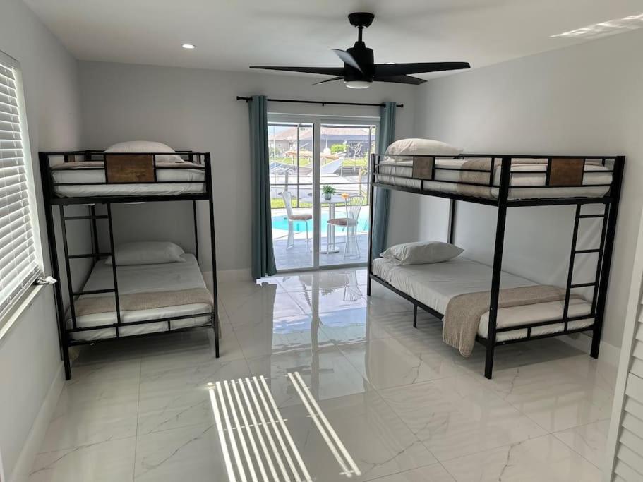 Cozy 2 Bedroom Waterfront With Heated Pool Holiday home *