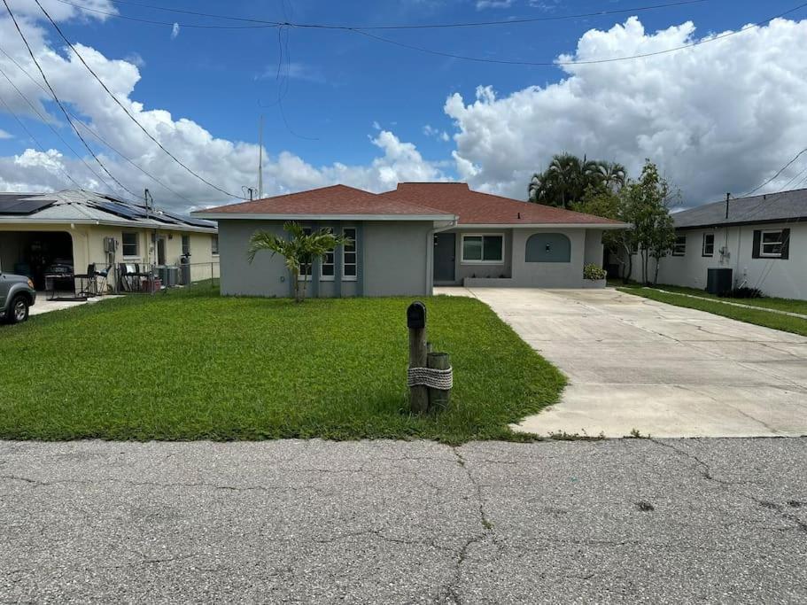 Cozy 2 Bedroom Waterfront With Heated Pool Holiday home Fort Myers