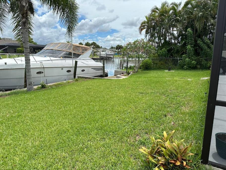 Cozy 2 Bedroom Waterfront With Heated Pool Holiday home Fort Myers