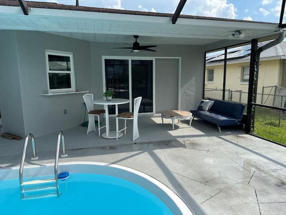 Holiday home Cozy 2 Bedroom Waterfront With Heated Pool Fort Myers