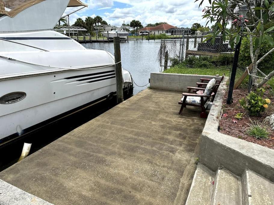 Cozy 2 Bedroom Waterfront With Heated Pool