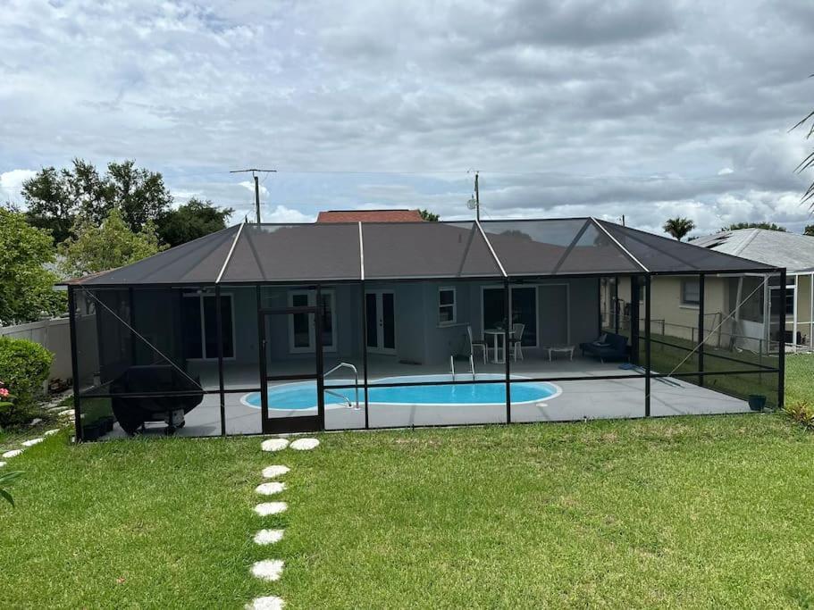 Cozy 2 Bedroom Waterfront With Heated Pool Fort Myers