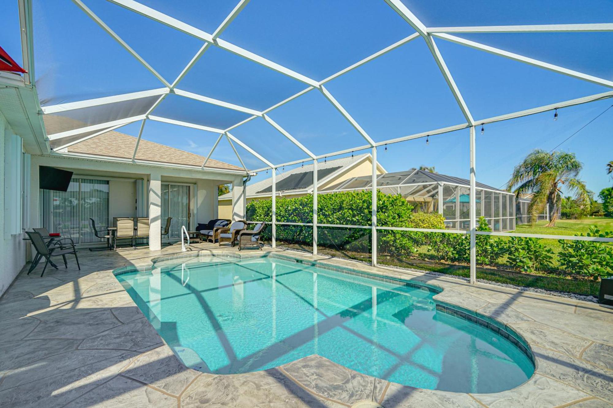 Sunny Myers With Heated Pool! Holiday home Fort Myers