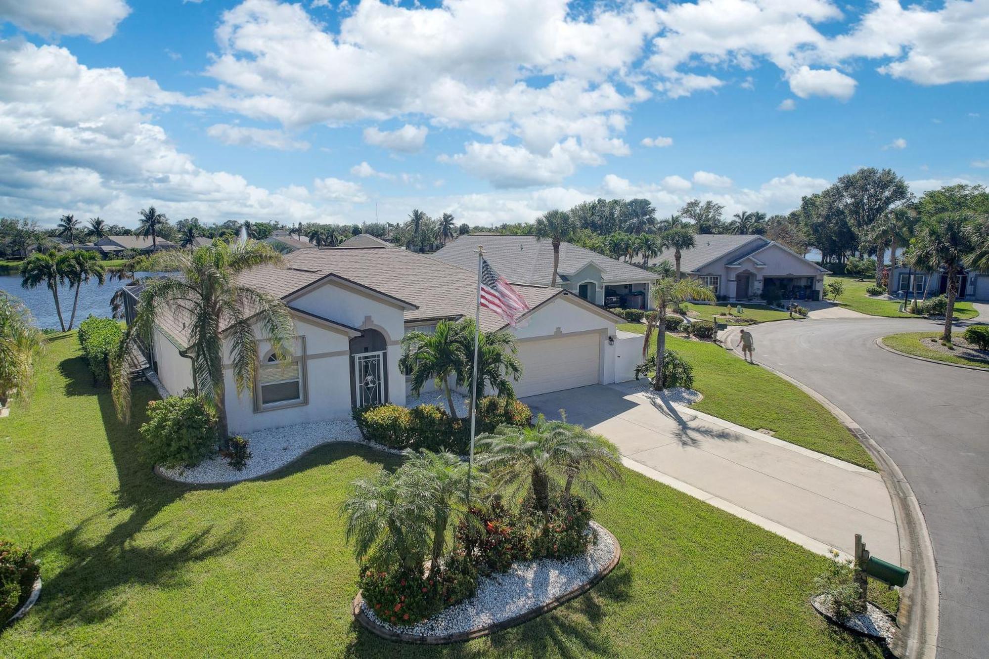 Sunny Myers With Heated Pool! Holiday home Fort Myers