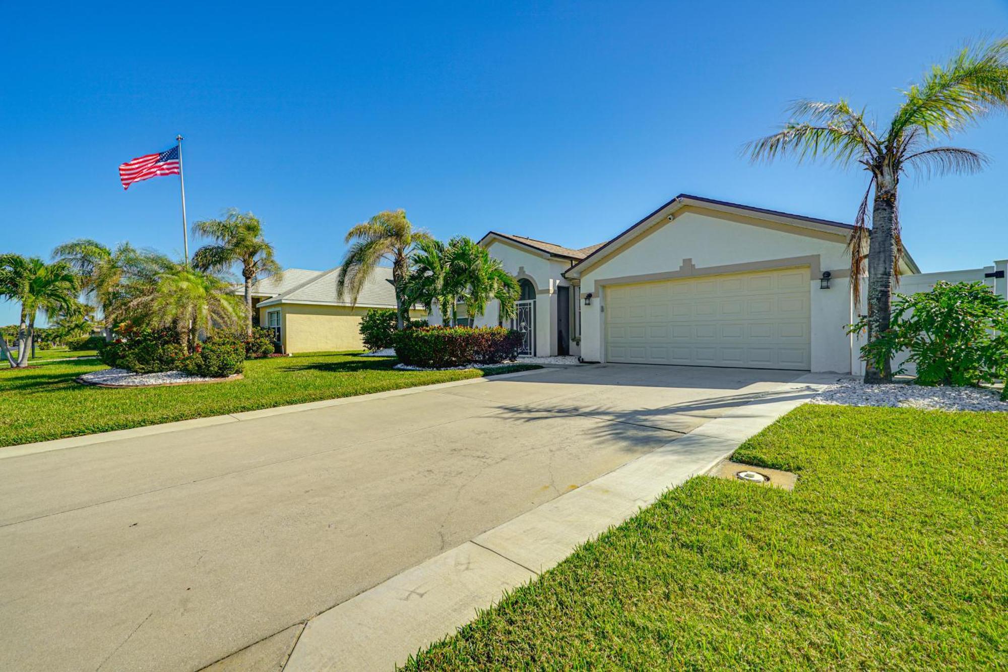 Sunny Myers With Heated Pool! Holiday home Fort Myers