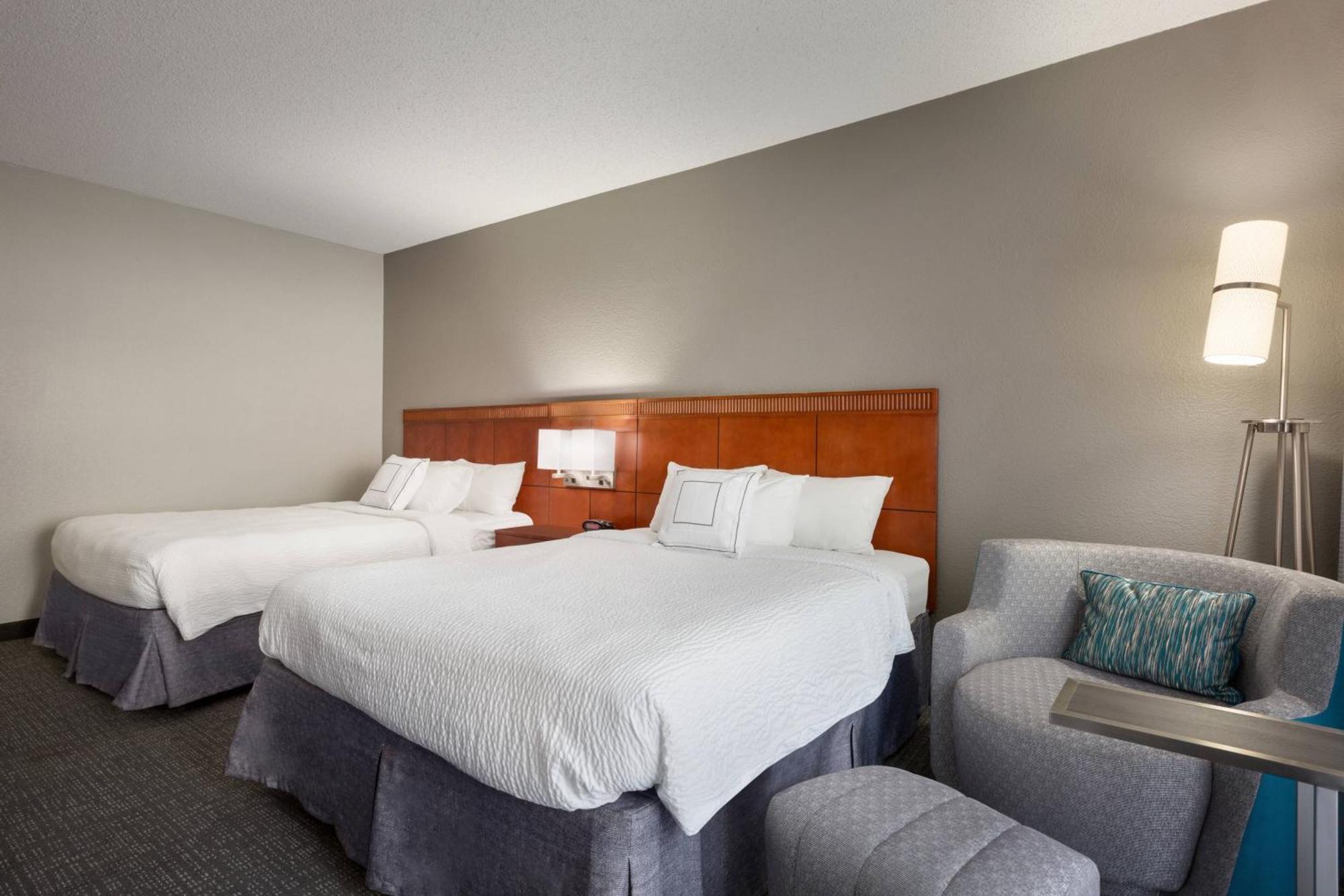Hotel Courtyard Myers Cape Coral 3*