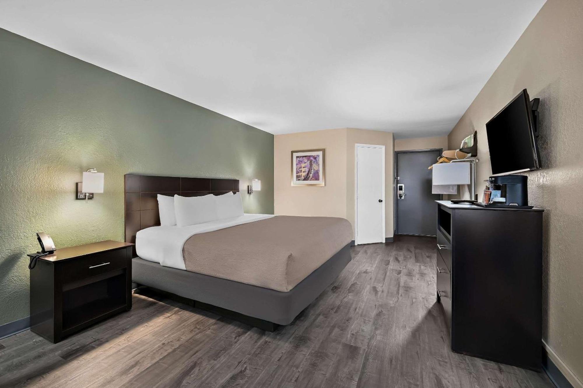 Inn Quality Myers - Cape Coral 2*