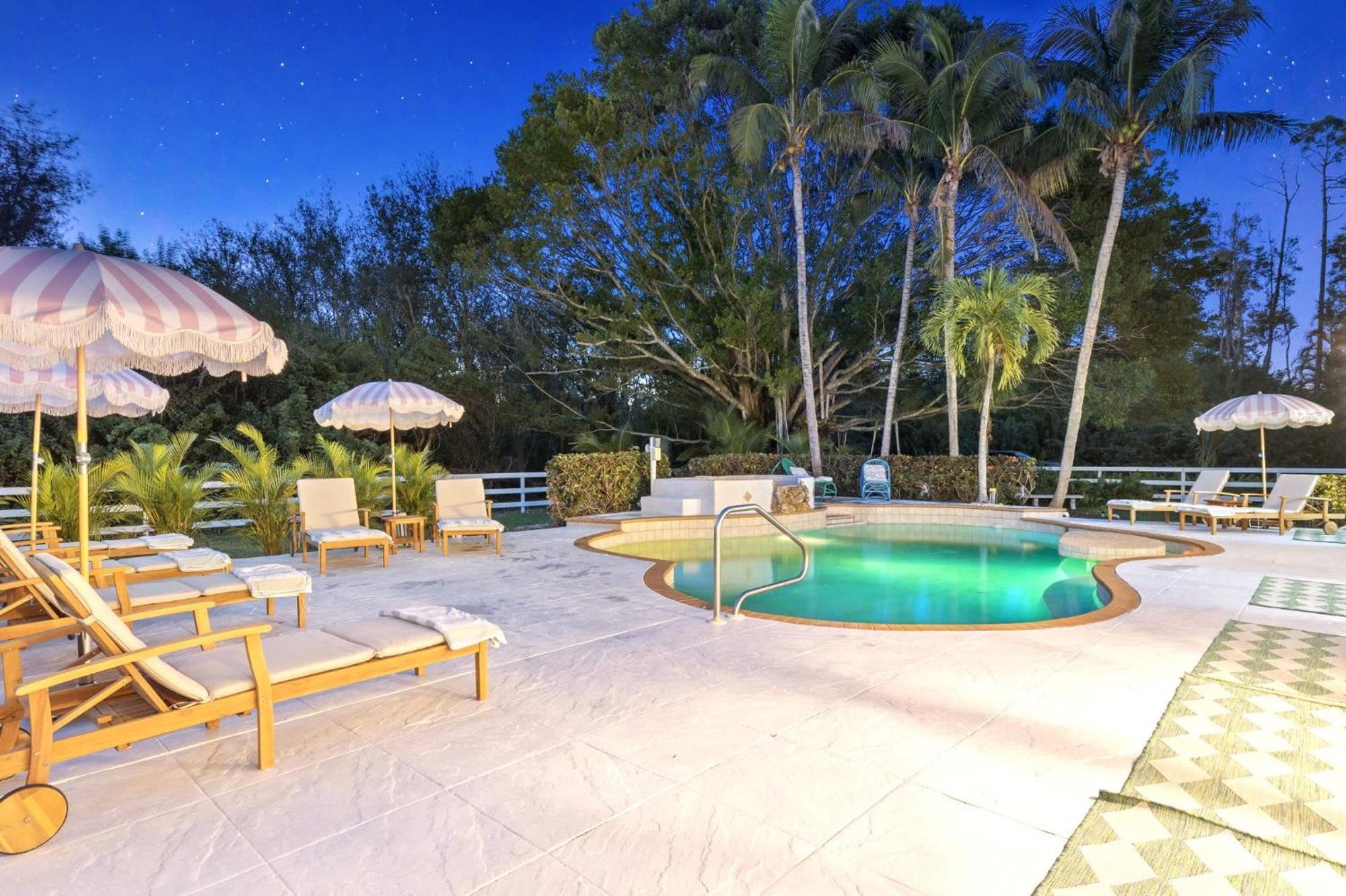 Elegant Private Old South Florida Estate New Sleeps 18 To 20 Large Families Retreat Weddings Reunions Nanny Quarters Holiday home *