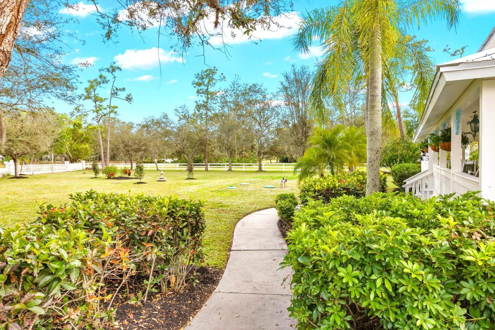 Elegant Private Old South Florida Estate New Sleeps 18 To 20 Large Families Retreat Weddings Reunions Nanny Quarters Holiday home Fort Myers