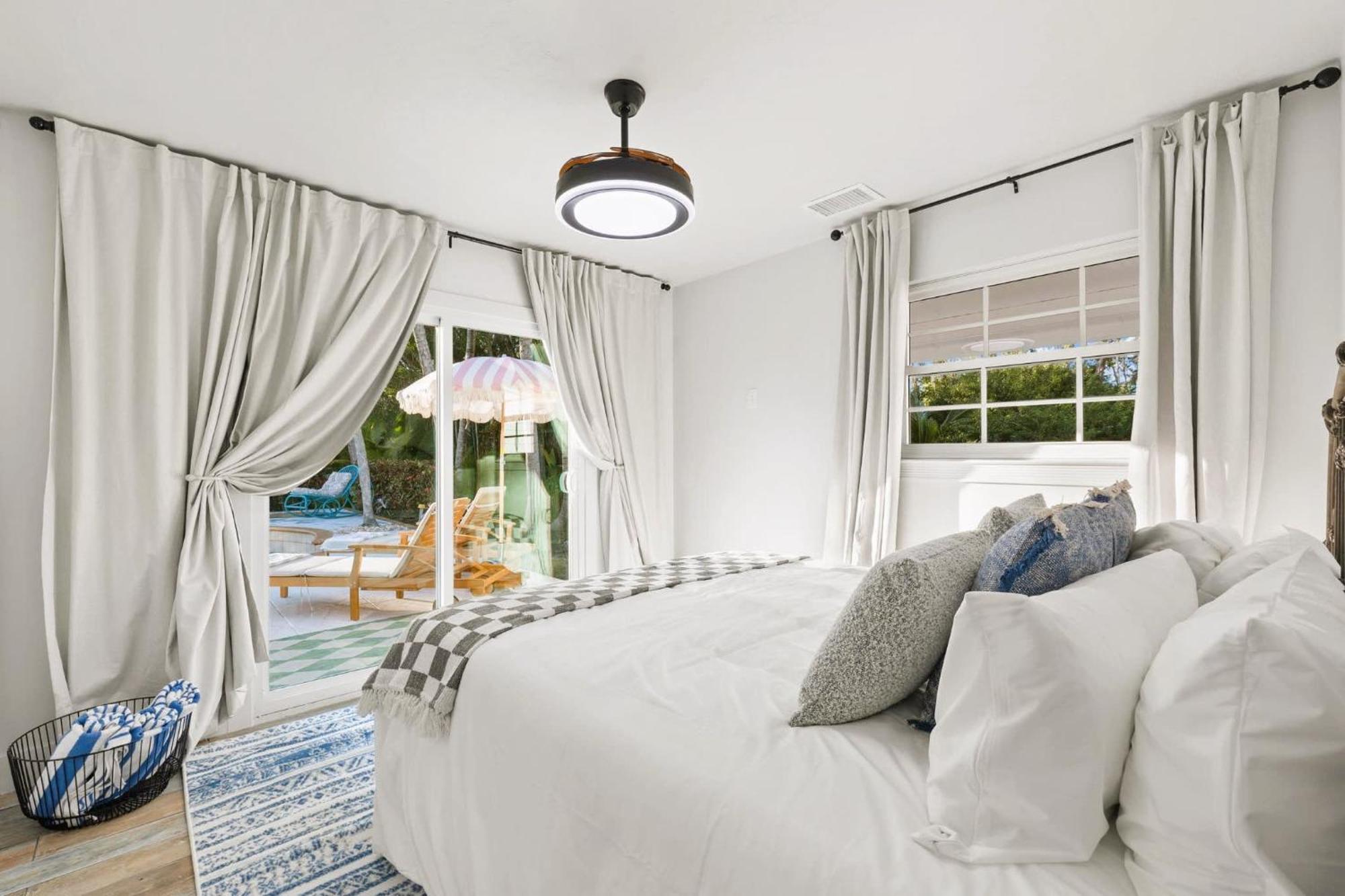 Elegant Private Old South Florida Estate New Sleeps 18 To 20 Large Families Retreat Weddings Reunions Nanny Quarters Holiday home *