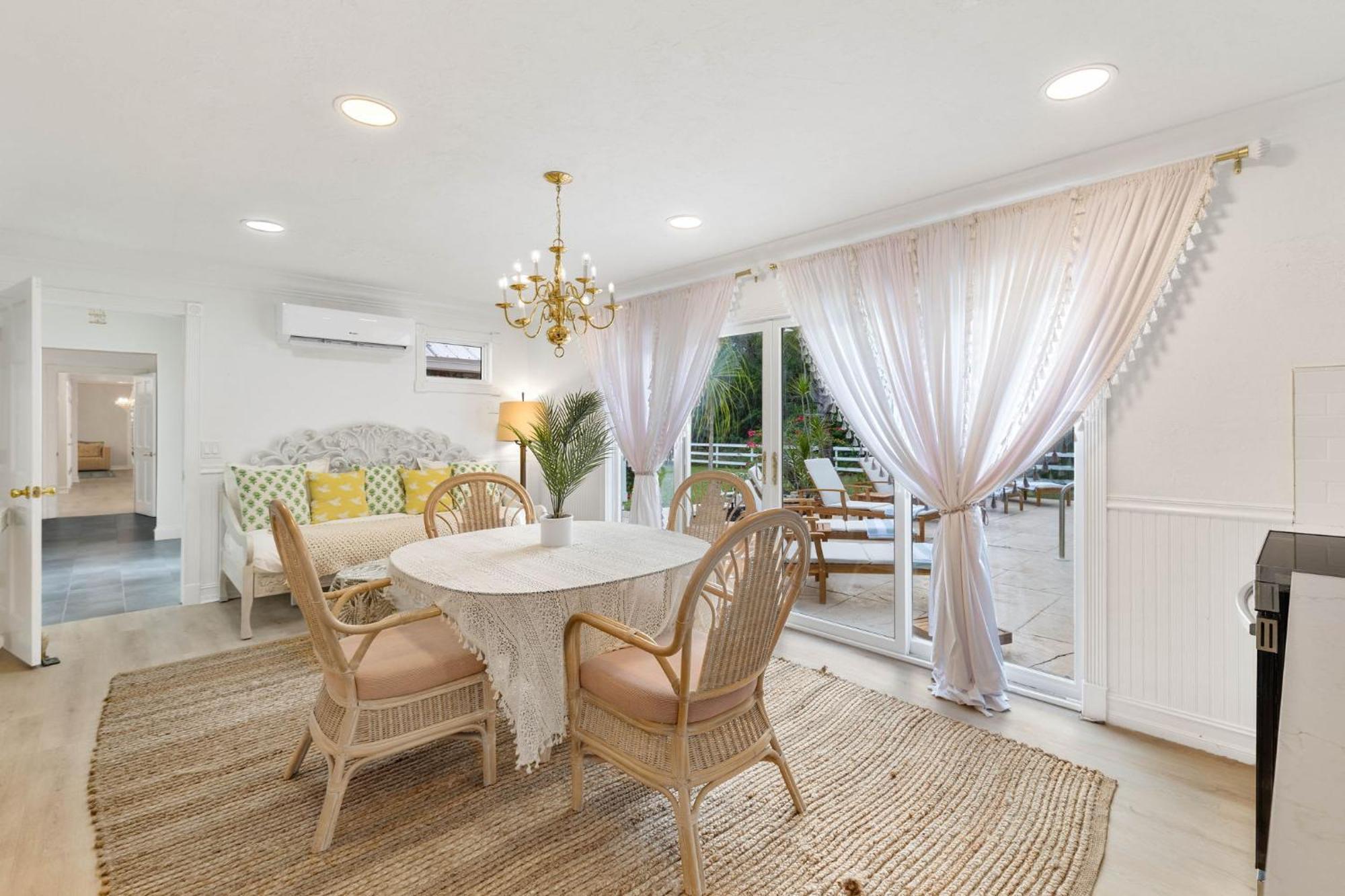 Holiday home Elegant Private Old South Florida Estate New Sleeps 18 To 20 Large Families Retreat Weddings Reunions Nanny Quarters *