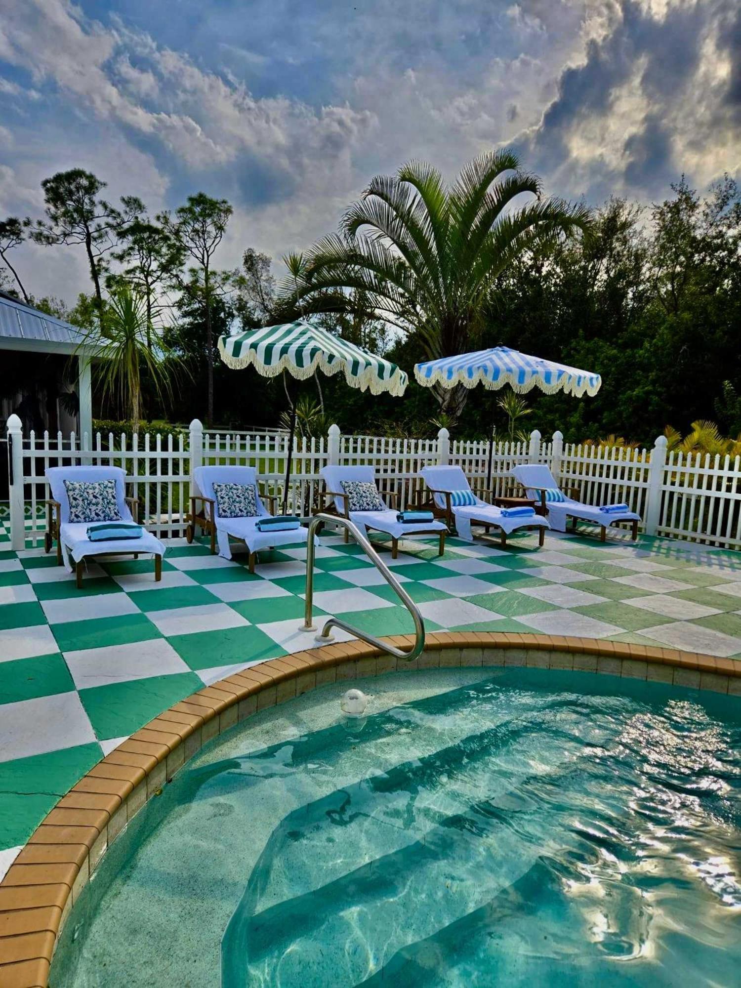 Elegant Private Old South Florida Estate New Sleeps 18 To 20 Large Families Retreat Weddings Reunions Nanny Quarters Holiday home *