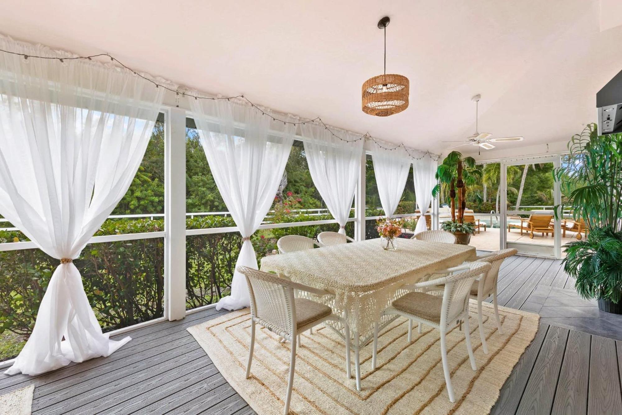 Elegant Private Old South Florida Estate New Sleeps 18 To 20 Large Families Retreat Weddings Reunions Nanny Quarters Holiday home