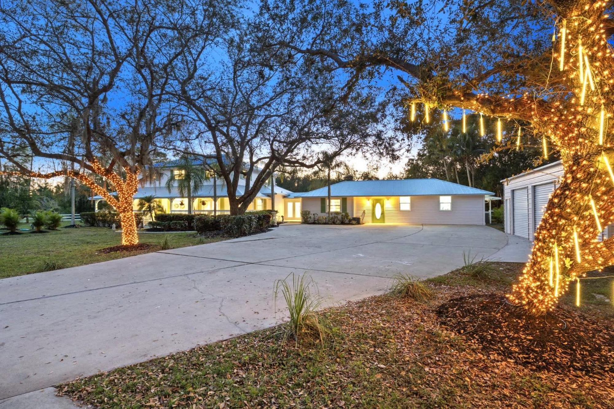 Elegant Private Old South Florida Estate New Sleeps 18 To 20 Large Families Retreat Weddings Reunions Nanny Quarters Holiday home Fort Myers