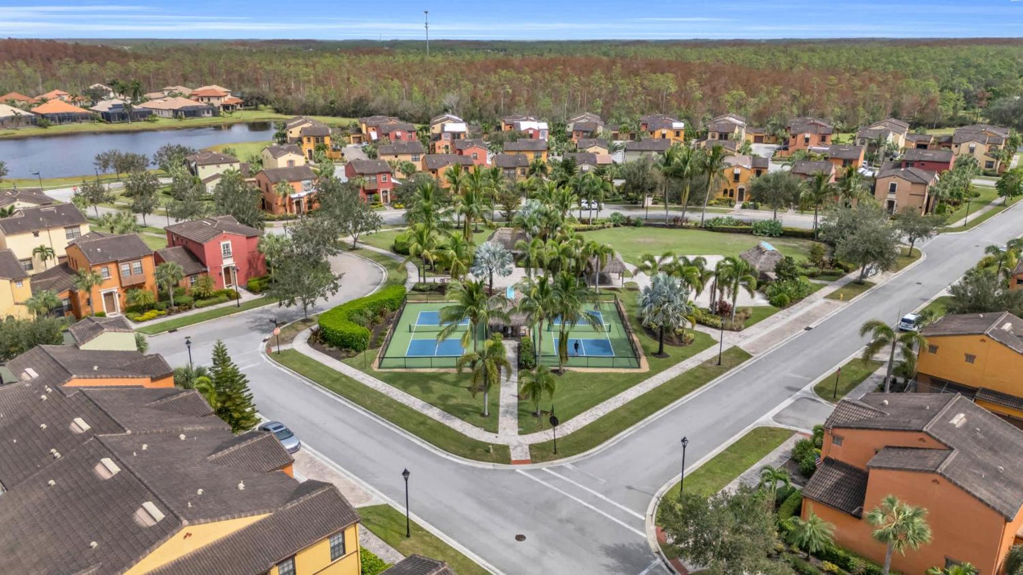 Townhome In Paseo Of Myers - Amenities Galore Holiday home *