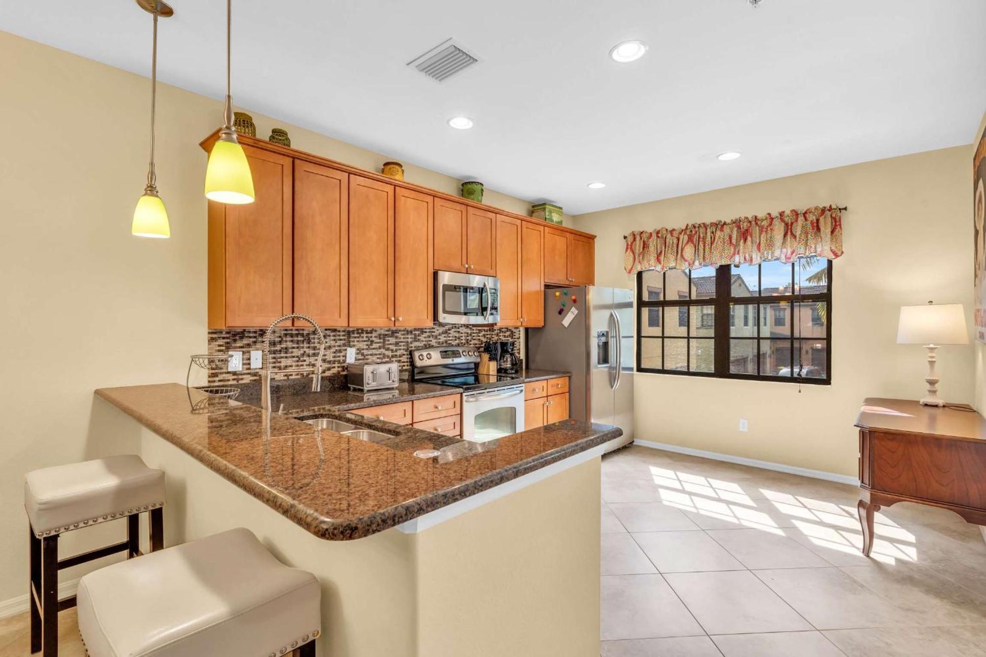 Townhome In Paseo Of Myers - Amenities Galore *