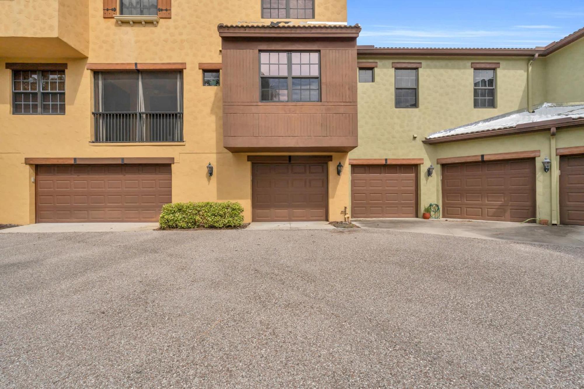 Townhome In Paseo Of Myers - Amenities Galore *