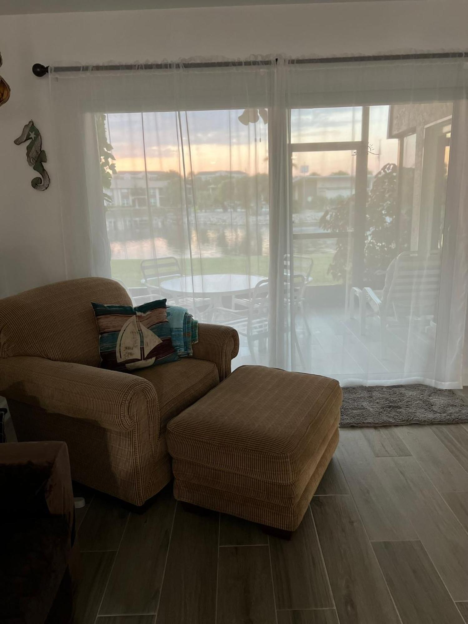 1st Floor, Davis View Condo, Minutes To Sanibel * Fort Myers