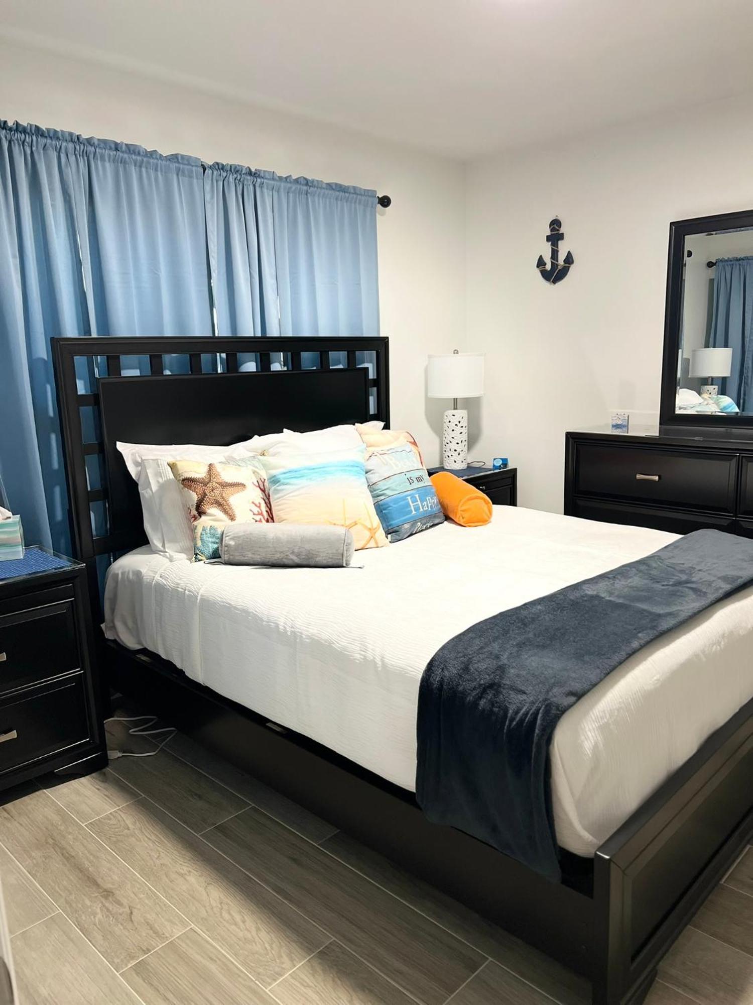 1st Floor, Davis View Condo, Minutes To Sanibel * Fort Myers