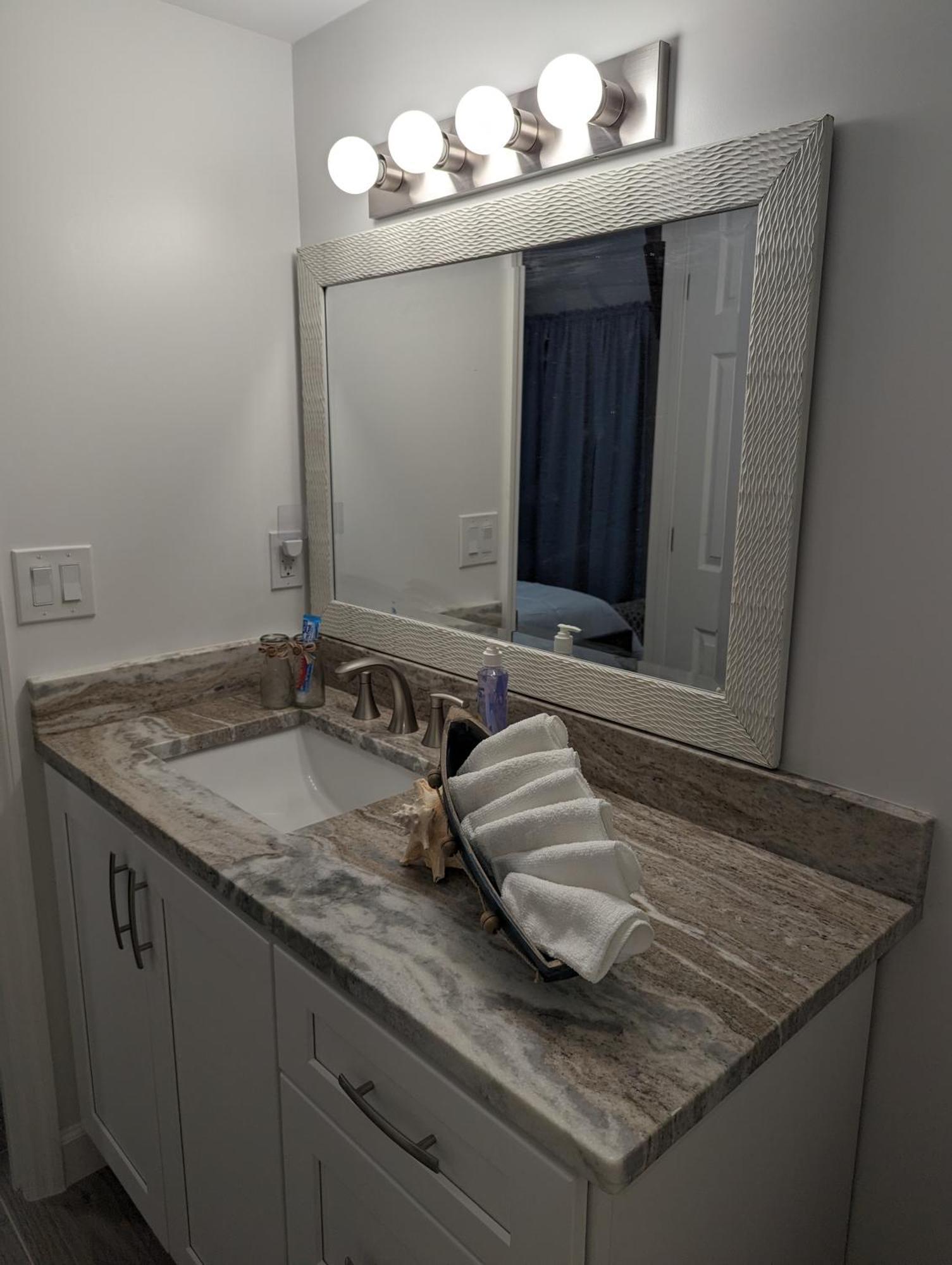 1st Floor, Davis View Condo, Minutes To Sanibel Apartment