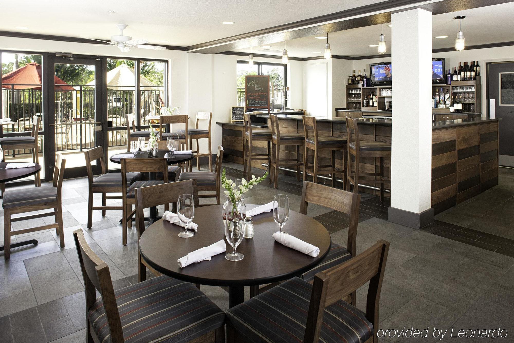 Four Points By Sheraton Myers Airport Hotel 3*