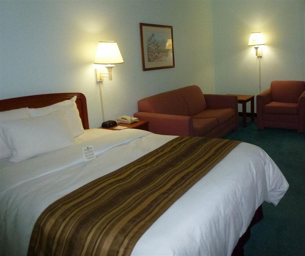 Hotel Days & By Wyndham Myers Near Jetblue Park Fort Myers