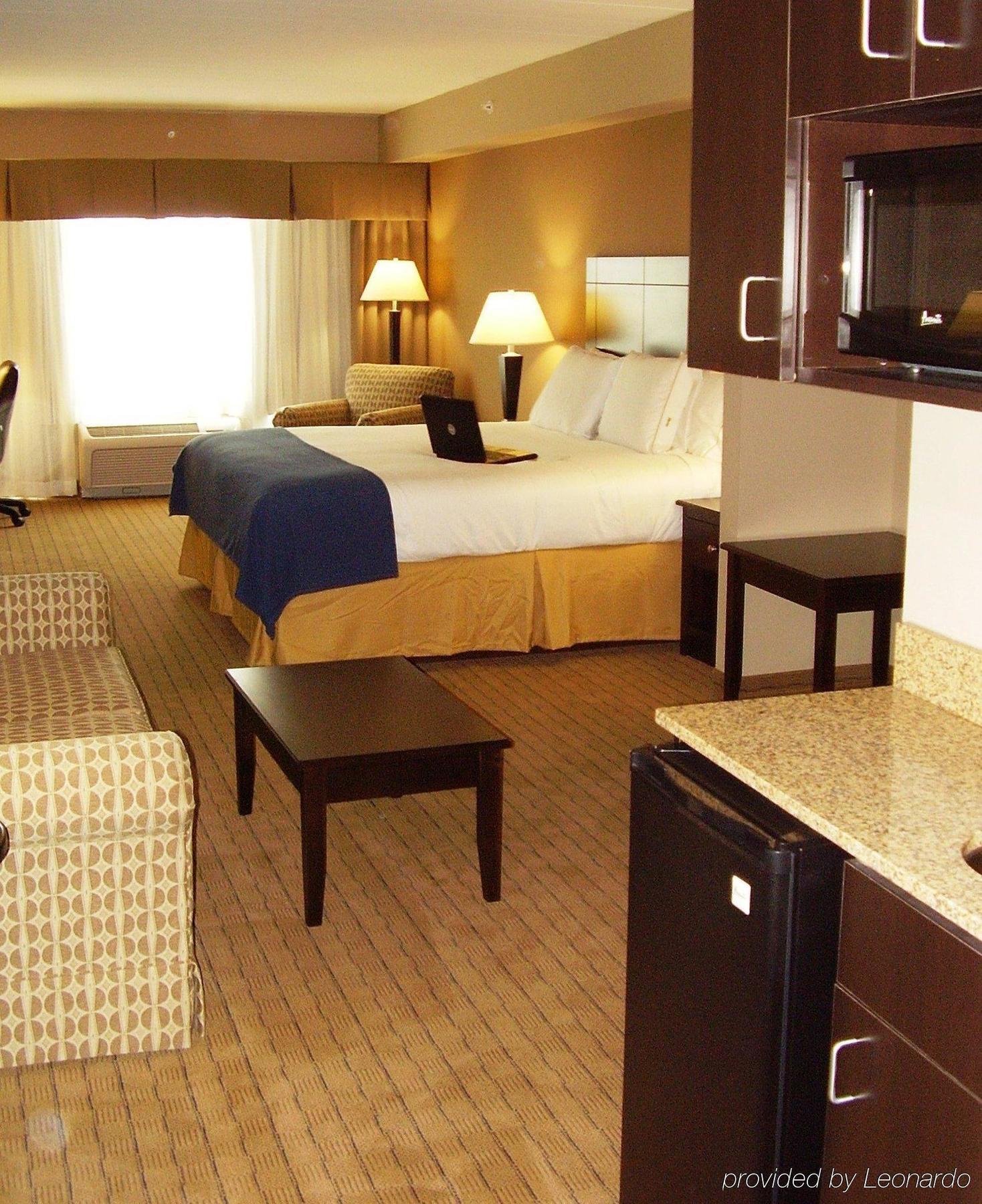 Express & Myers East - The Forum By Ihg Hotel