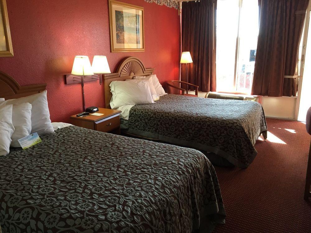 Days By Wyndham Myers Hotel 2*