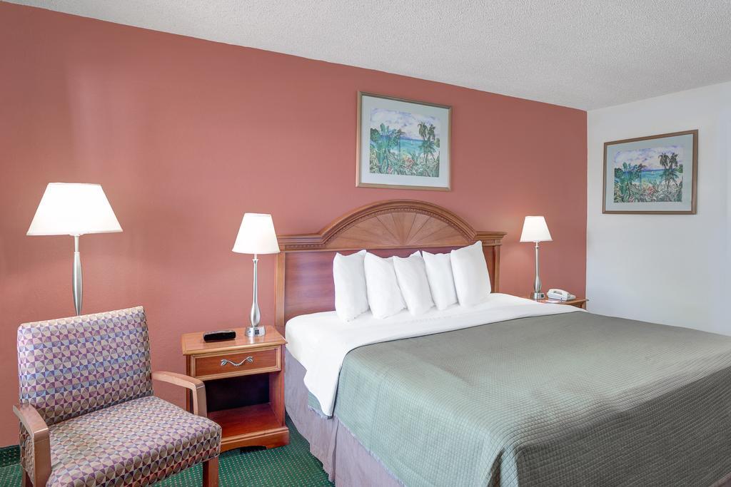 Howard Johnson By Wyndham Ft. Myers Fl 3* Fort Myers