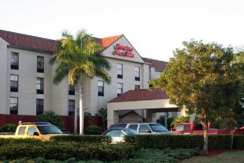 Hotel La Quinta By Wyndham Ft. Myers - Sanibel Gateway 3*