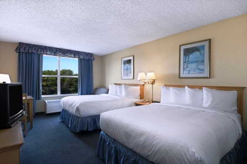 Baymont By Wyndham Myers Airport 3*