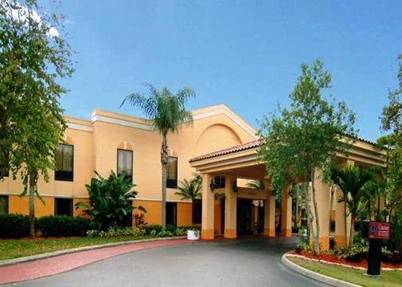 Quality Myers Airport I-75 Hotel