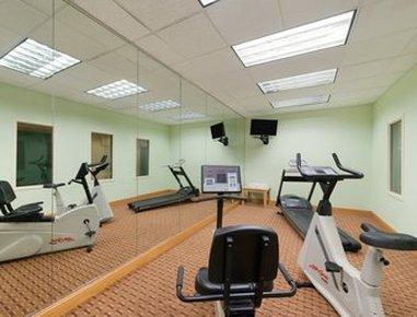 Baymont By Wyndham Myers Airport Hotel 3*