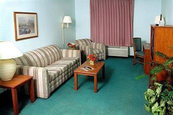 Days & By Wyndham Myers Near Jetblue Park Hotel 3*