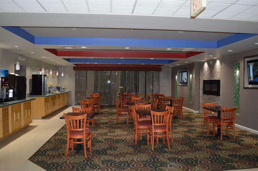 Hotel Days & By Wyndham Myers Near Jetblue Park Fort Myers