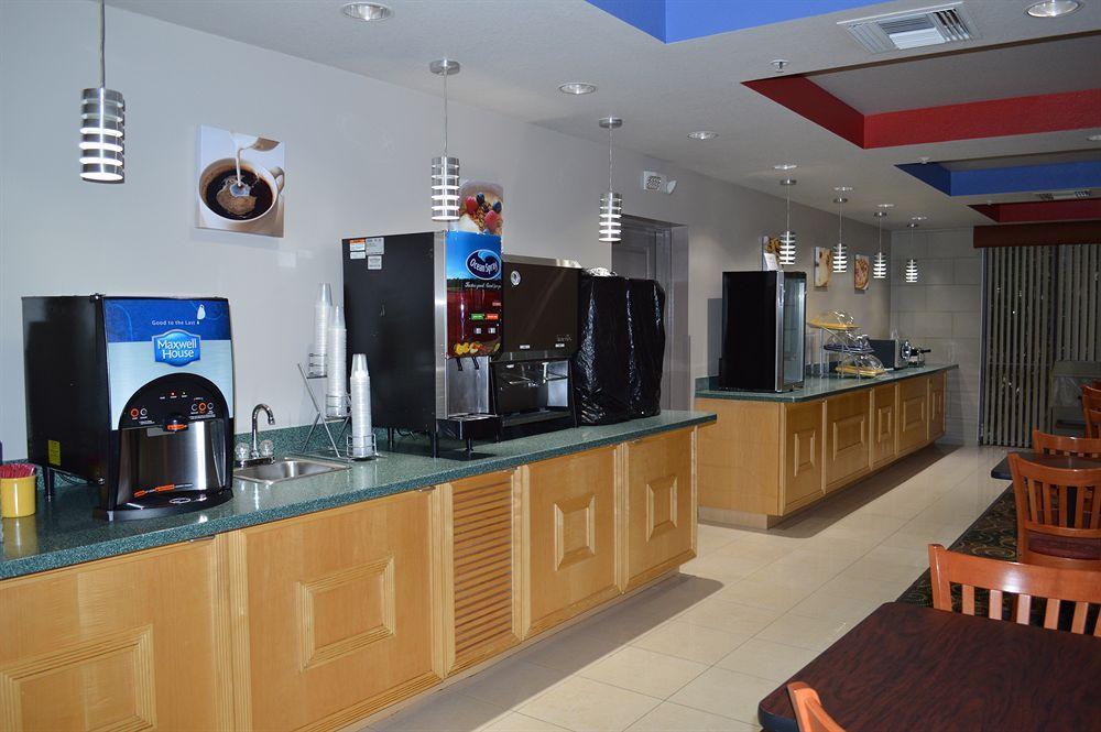 Hotel Days & By Wyndham Myers Near Jetblue Park 3*