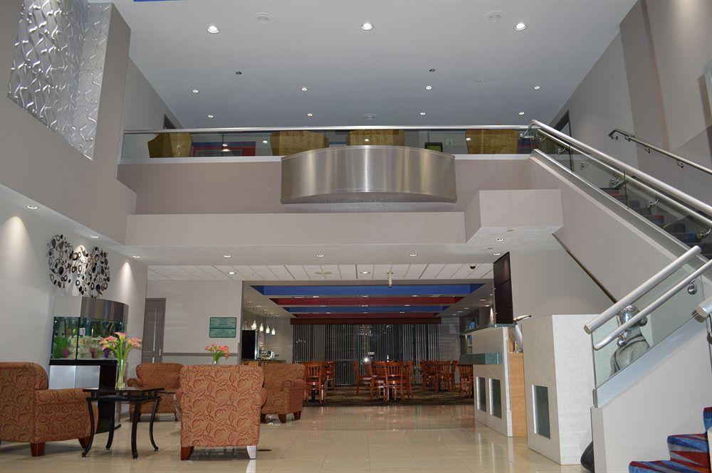 Days & By Wyndham Myers Near Jetblue Park Hotel