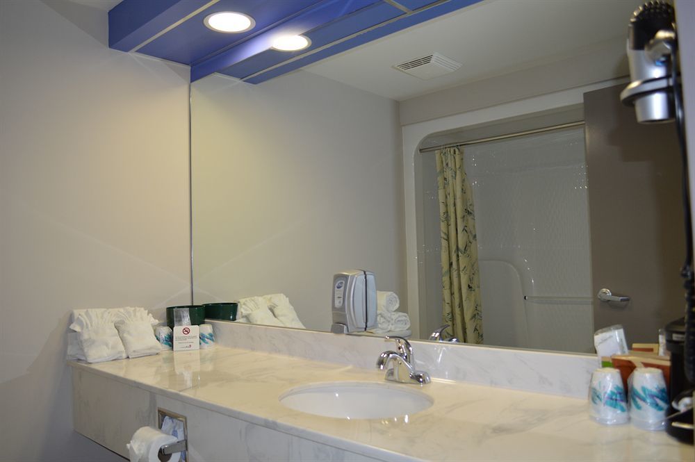 Hotel Days & By Wyndham Myers Near Jetblue Park 3*