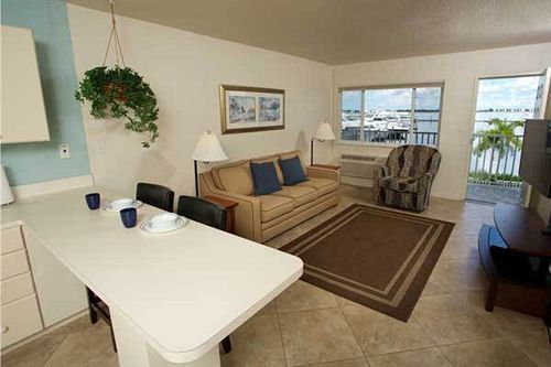 Legacy Harbour & Suites Hotel