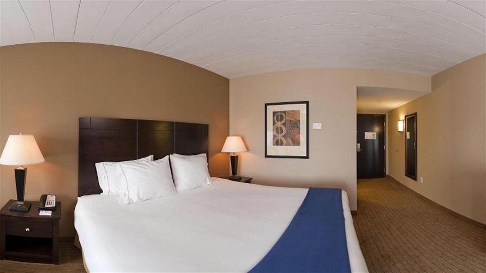 Hotel Express & Myers East - The Forum By Ihg 2*