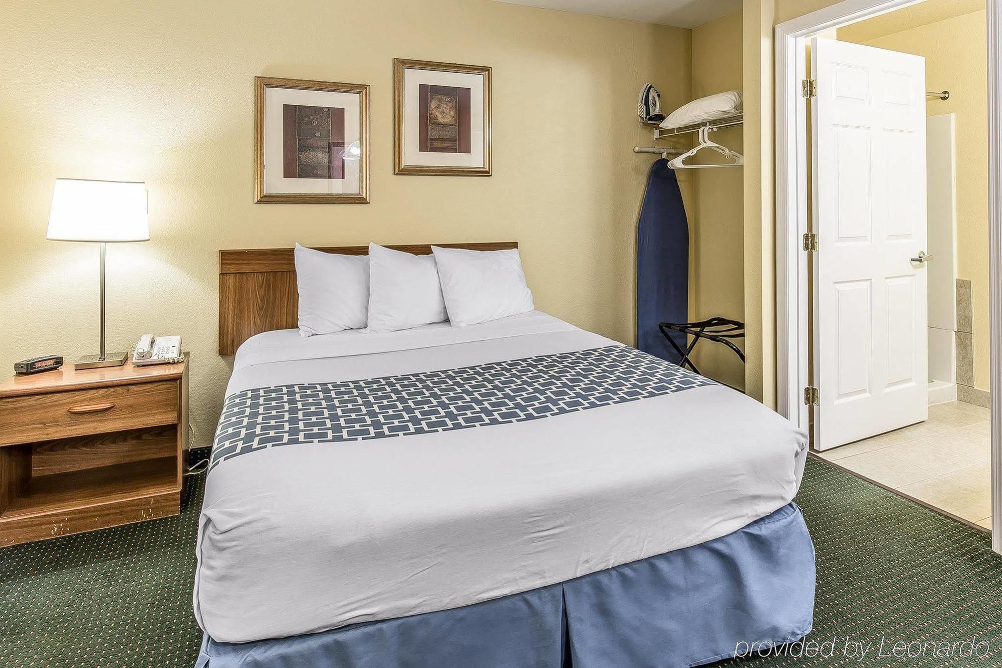 Suburban Myers Cape Coral 2*