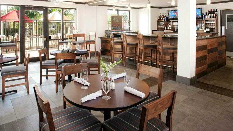 Four Points By Sheraton Myers Airport 3*