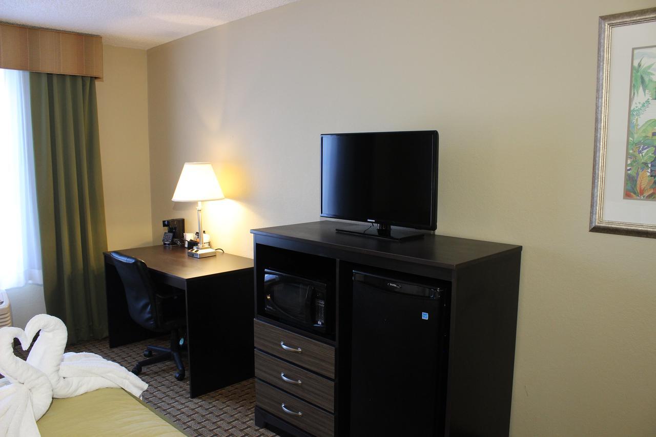 Baymont By Wyndham Myers Airport