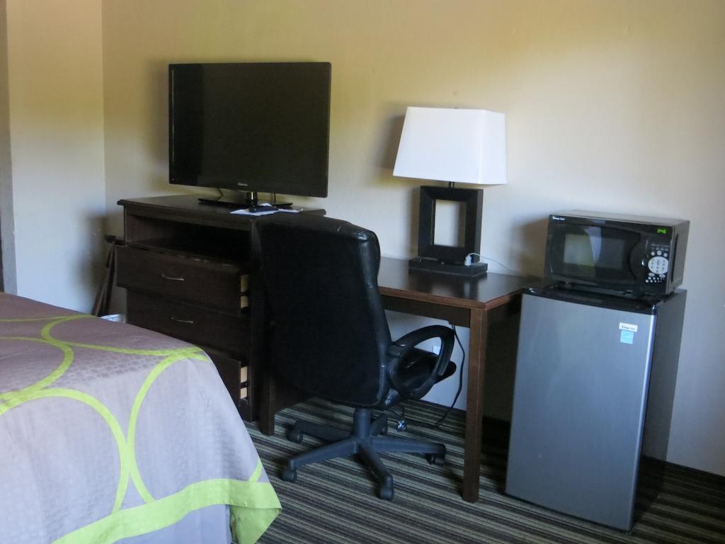 Super 8 By Wyndham Myers Hotel 2*