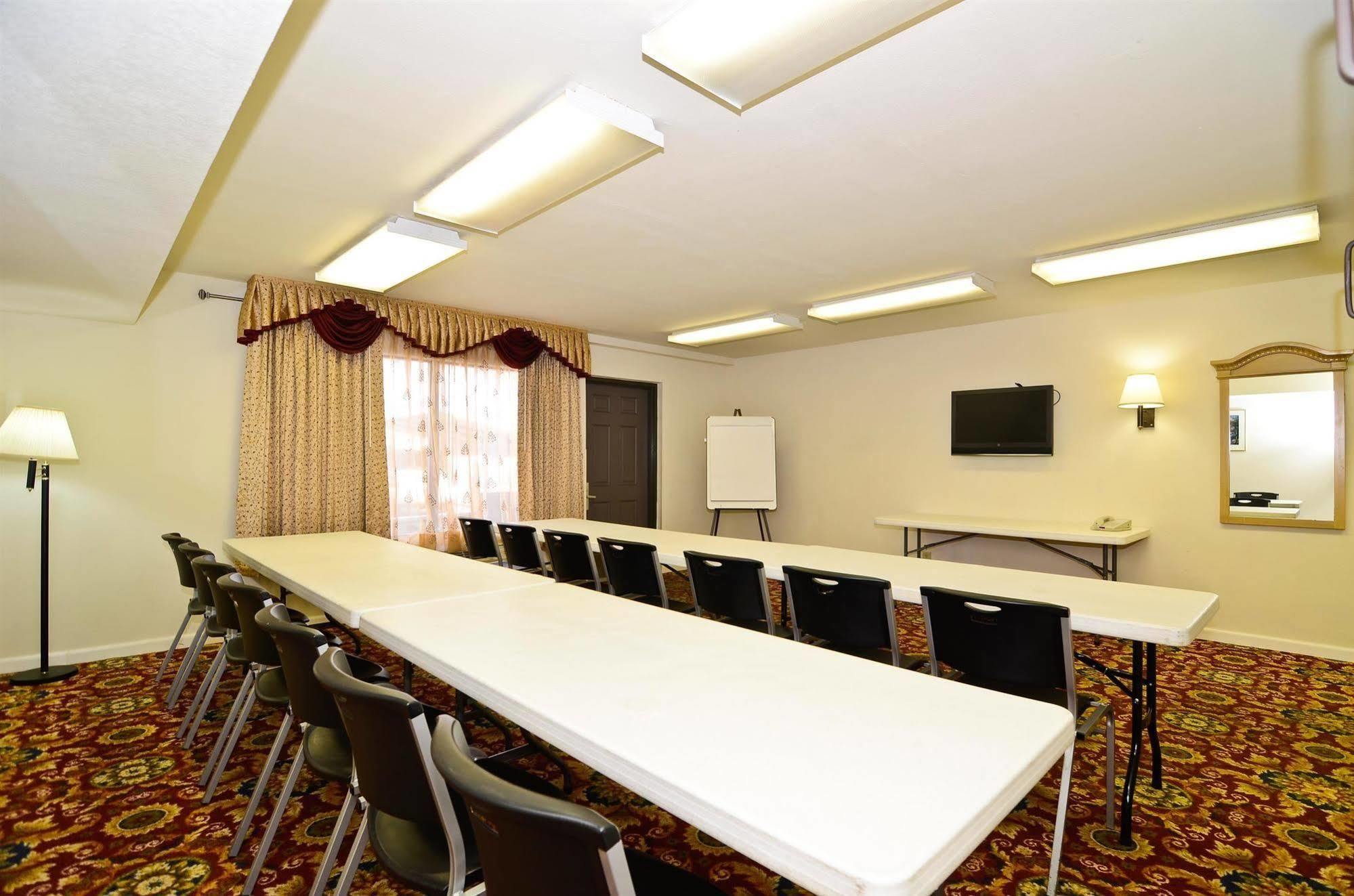 Americas Value Myers Hotel